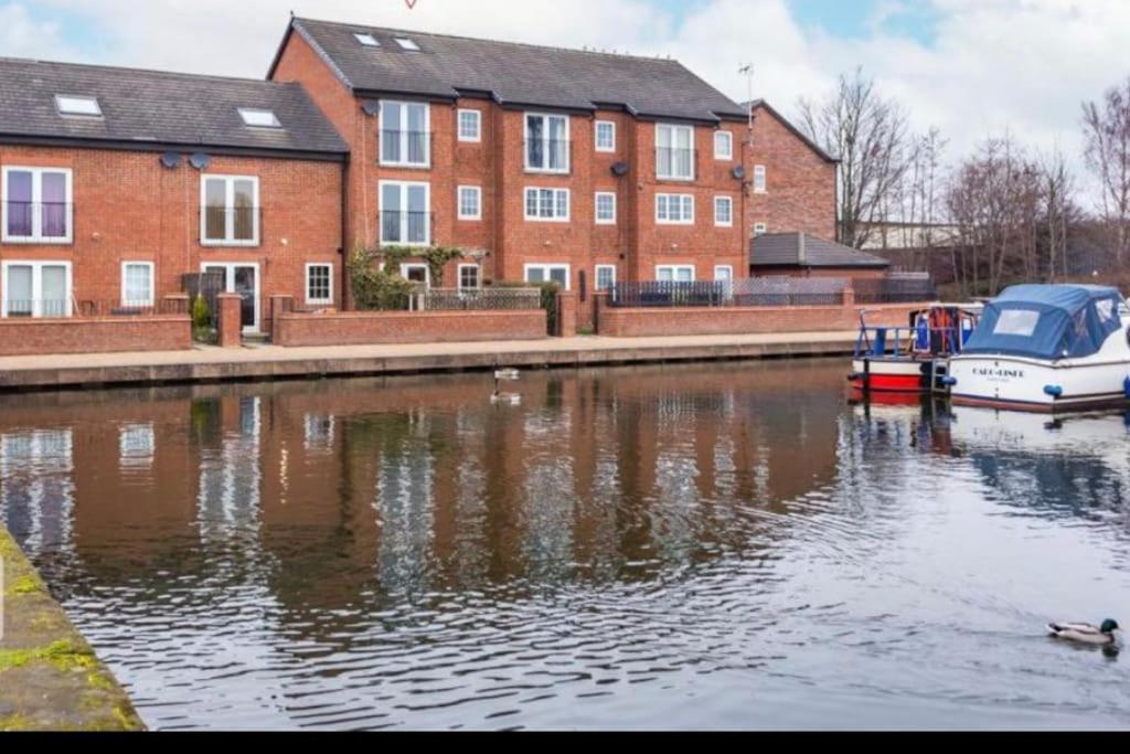 Waterside Mufc & Trafford Centre Townhouse 4 Bedroom Free Parking Manchester Dış mekan fotoğraf